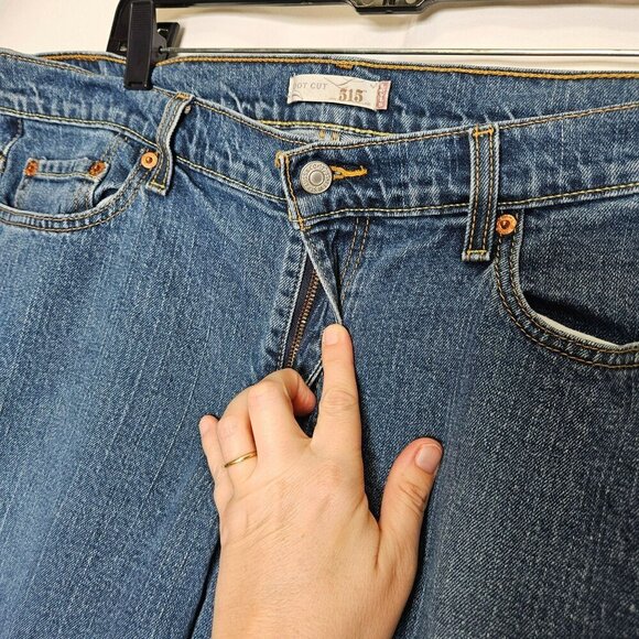 Levi's 515 Boot Cut Jeans Women's Size 14 Mid-Rise Classic Blue Denim 5-Pocket - Picture 3 of 12